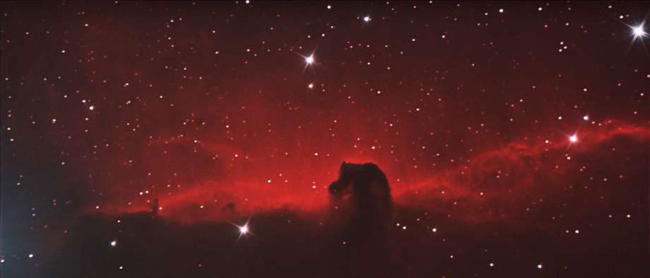 Zauberhafte Veranstaltungen - Titelbilder: Pferdekopfnebel, eine drei Lichtjahre große Dunkelwolke im Sternbild Orion. Von der Erde ist der Nebel ungefähr 1500 Lichtjahre entfernt.